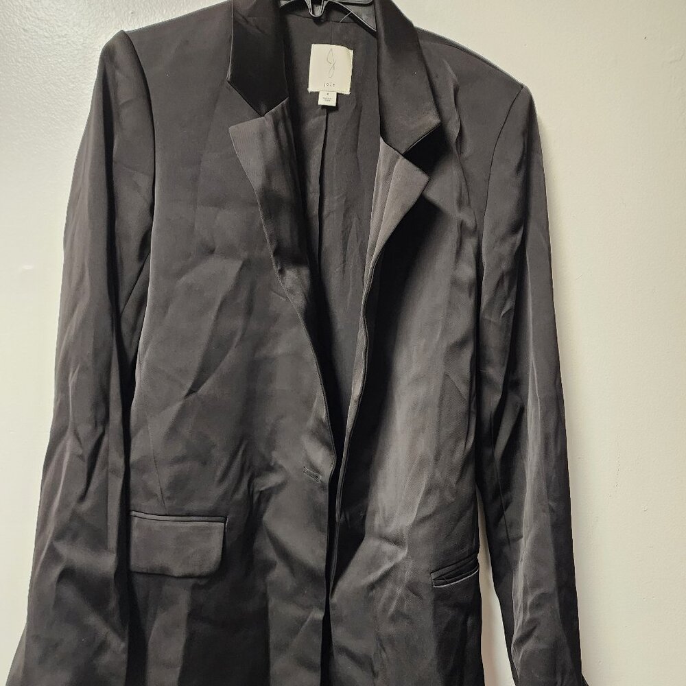 Joie black polyester satin-like blazer size 6 No button Flawed